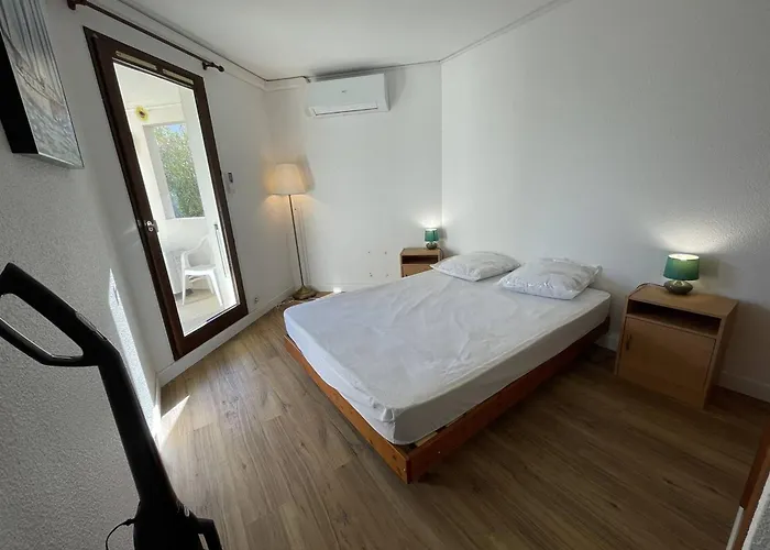 T2 En Front De Avec Terrasse - Cyprien - Fr-1-106-109 דירה