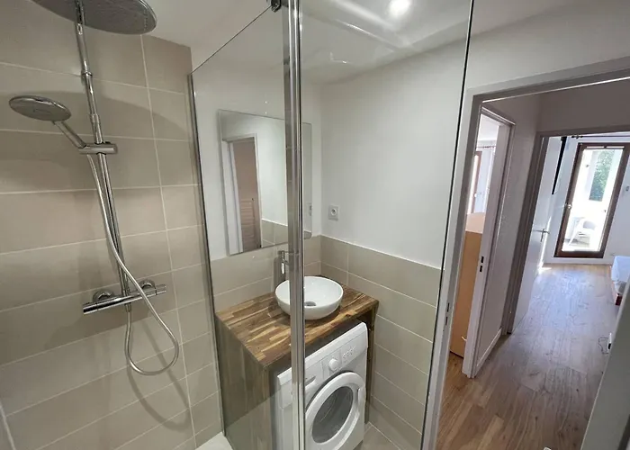 T2 En Front De Avec Terrasse - Cyprien - Fr-1-106-109 דירה *